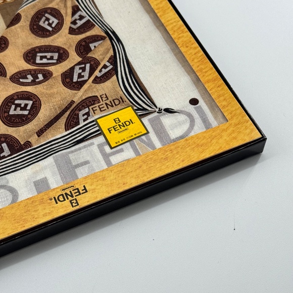 NWT - Perfect as a Present - 2 Fendi Scarfs in original box - Vintage - Picture 2 of 4